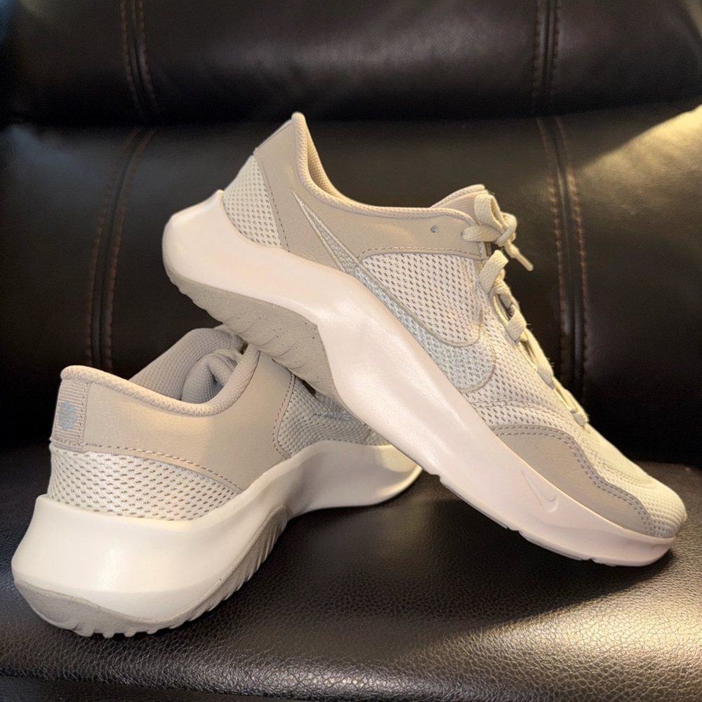 Nike Legend Essential 3  Women’s. Size 9 New Without Box  Style DM1119-008